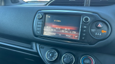 Toyota Yaris 1.33 VVT-i Design 5dr Petrol Hatchback